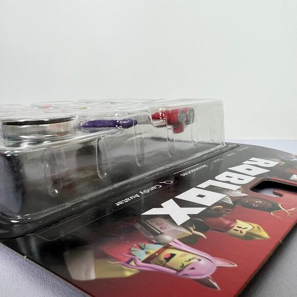 Roblox Avatar Shop Candy Avatar Toy Set Figure w/ Code! New & Sealed! - Picture 13 of 16